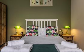 De Luxe Short Stays-Dovecote House